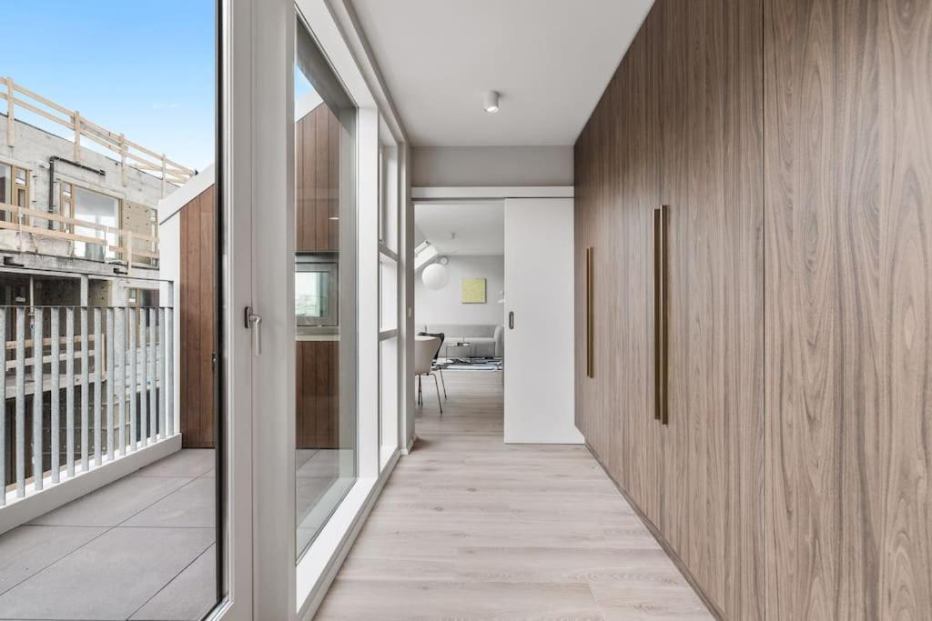 Skylight Lux 3br/2ba Center With Free Parking Appartement